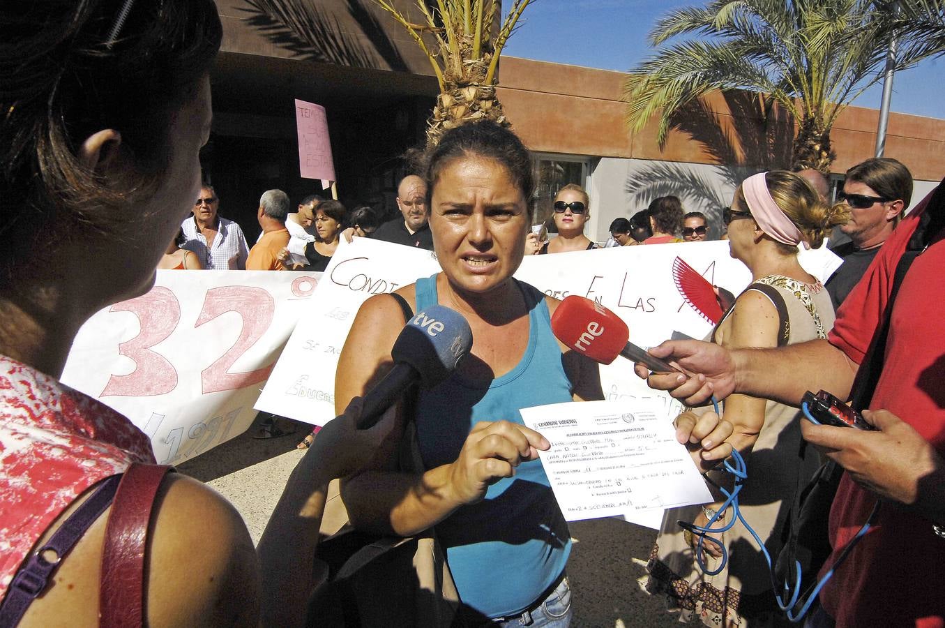 Padres de Elche recogen a sus hijos del colegio antes de tiempo por el calor