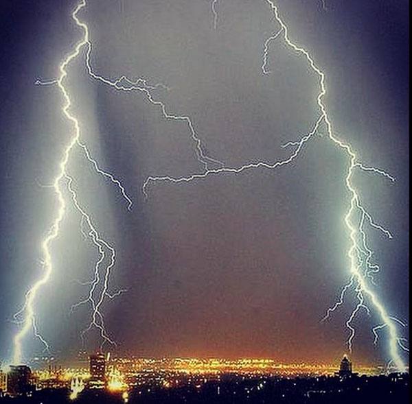 3.200 rayos caen en la Comunitat. Imágenes y evolución de la tormenta