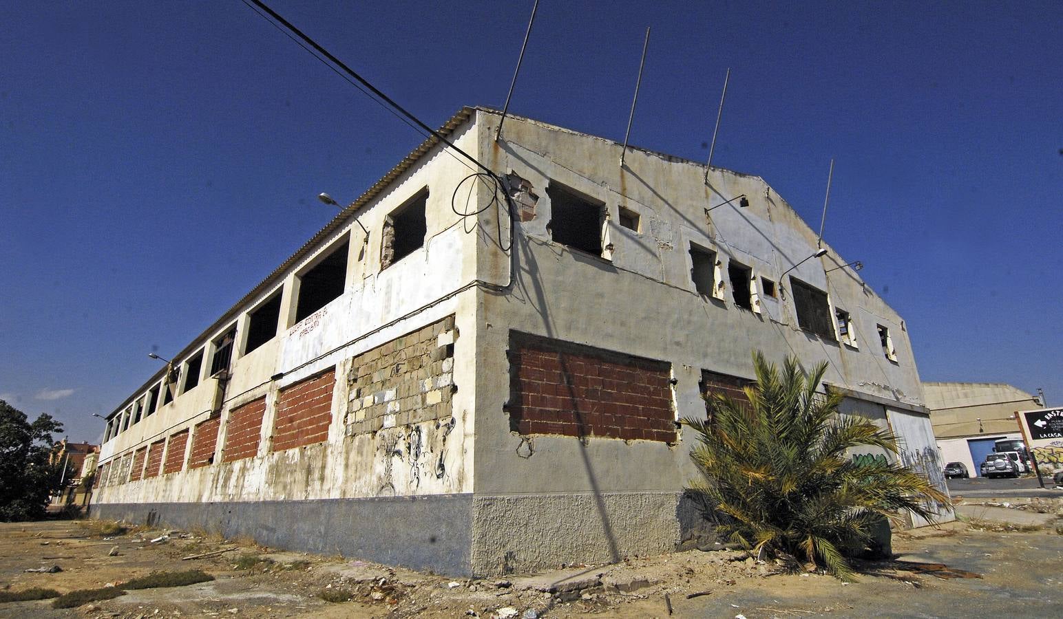 Solares y naves abandonas en Elche