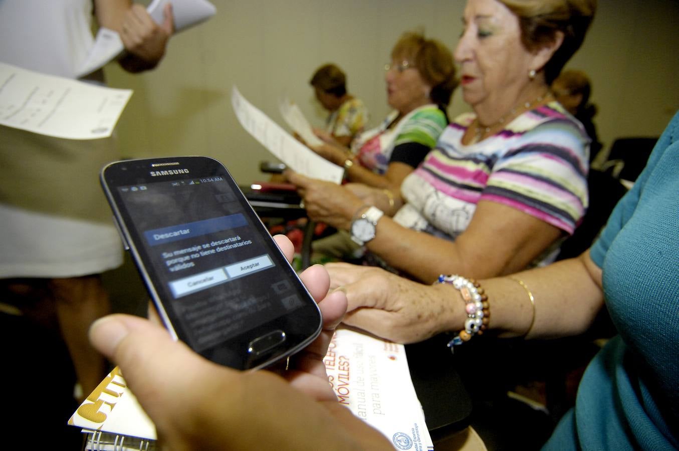 Curso de 'smartphones' para personas mayores