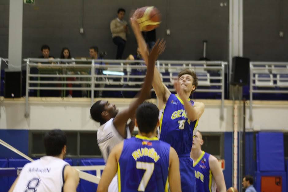 El Lucentum se mantiene invicto y colidera la LEB Plata junto al Sammic