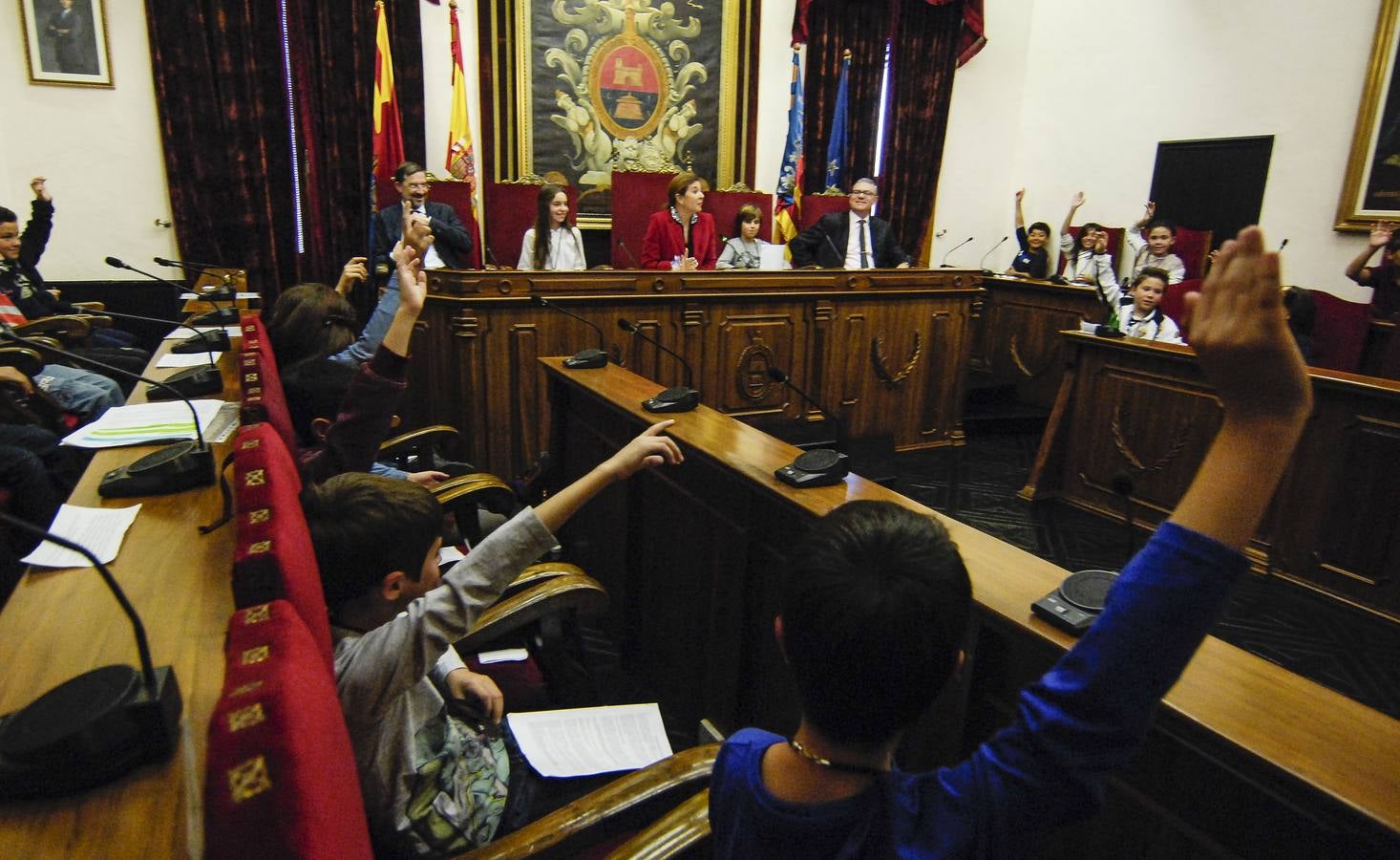 En el pleno de Elche intervienen niños