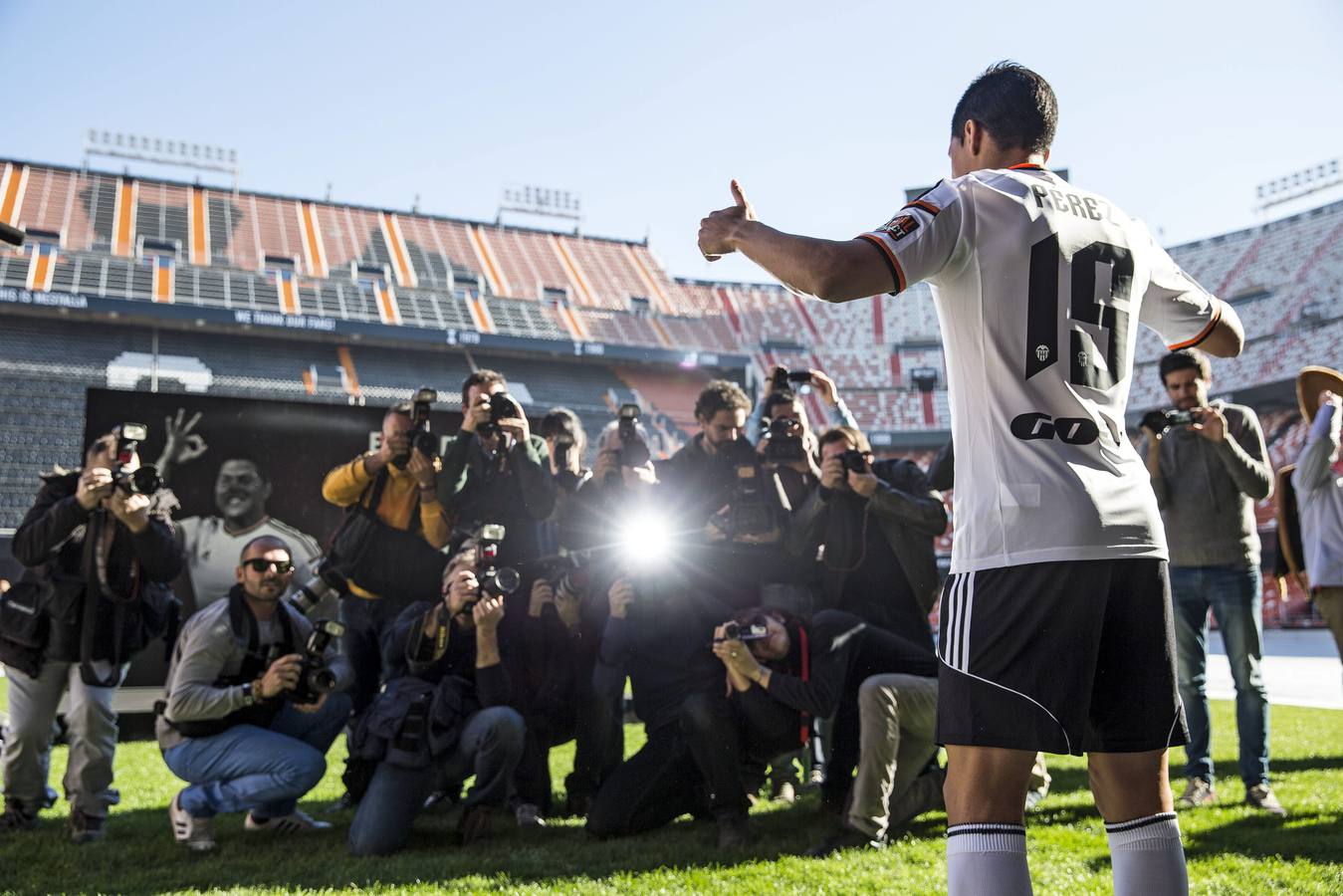 La presentación de Enzo Pérez en imágenes