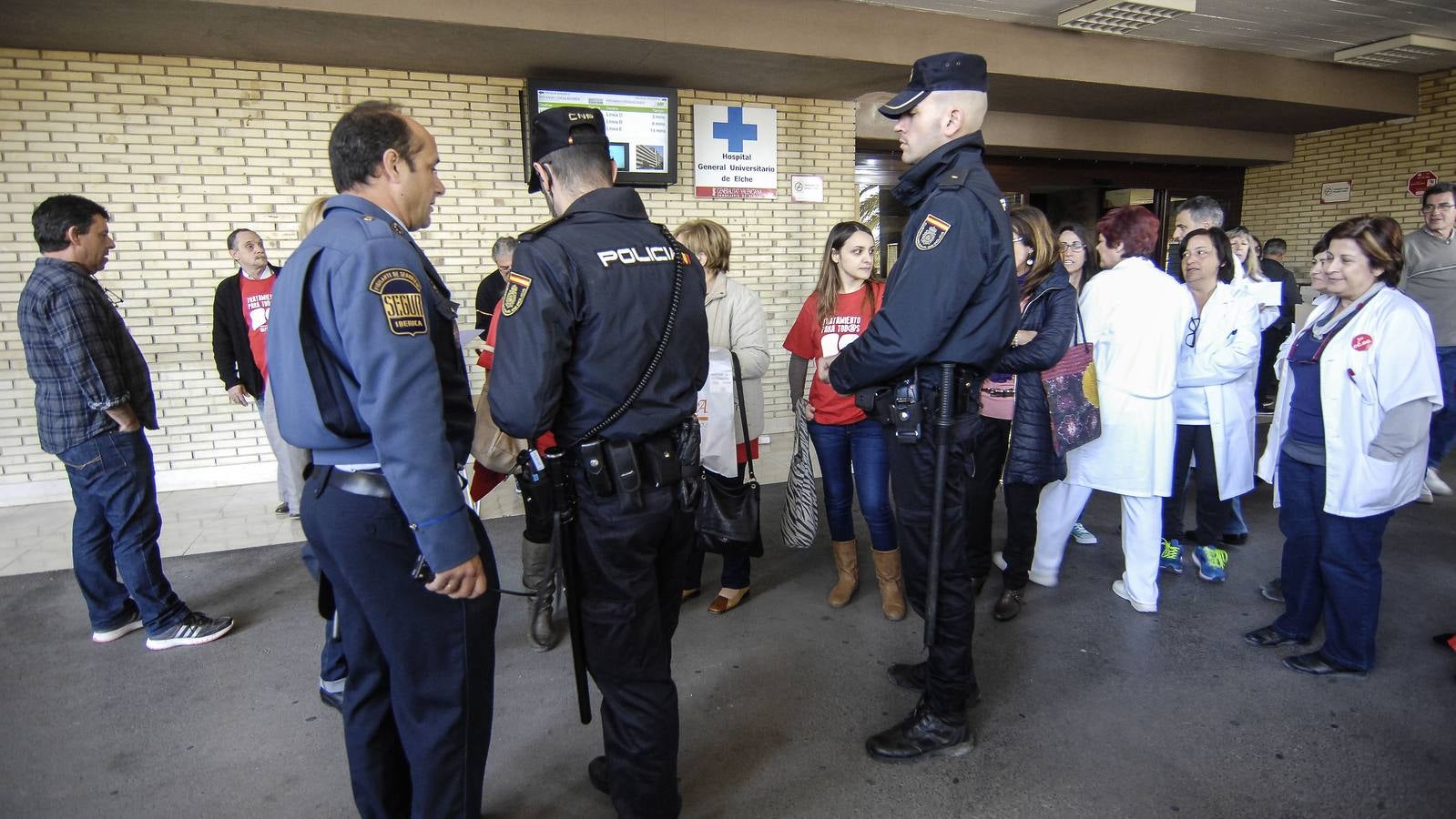 El Hospital del Elche prohíbe una concentración de enfermos de hepatitis