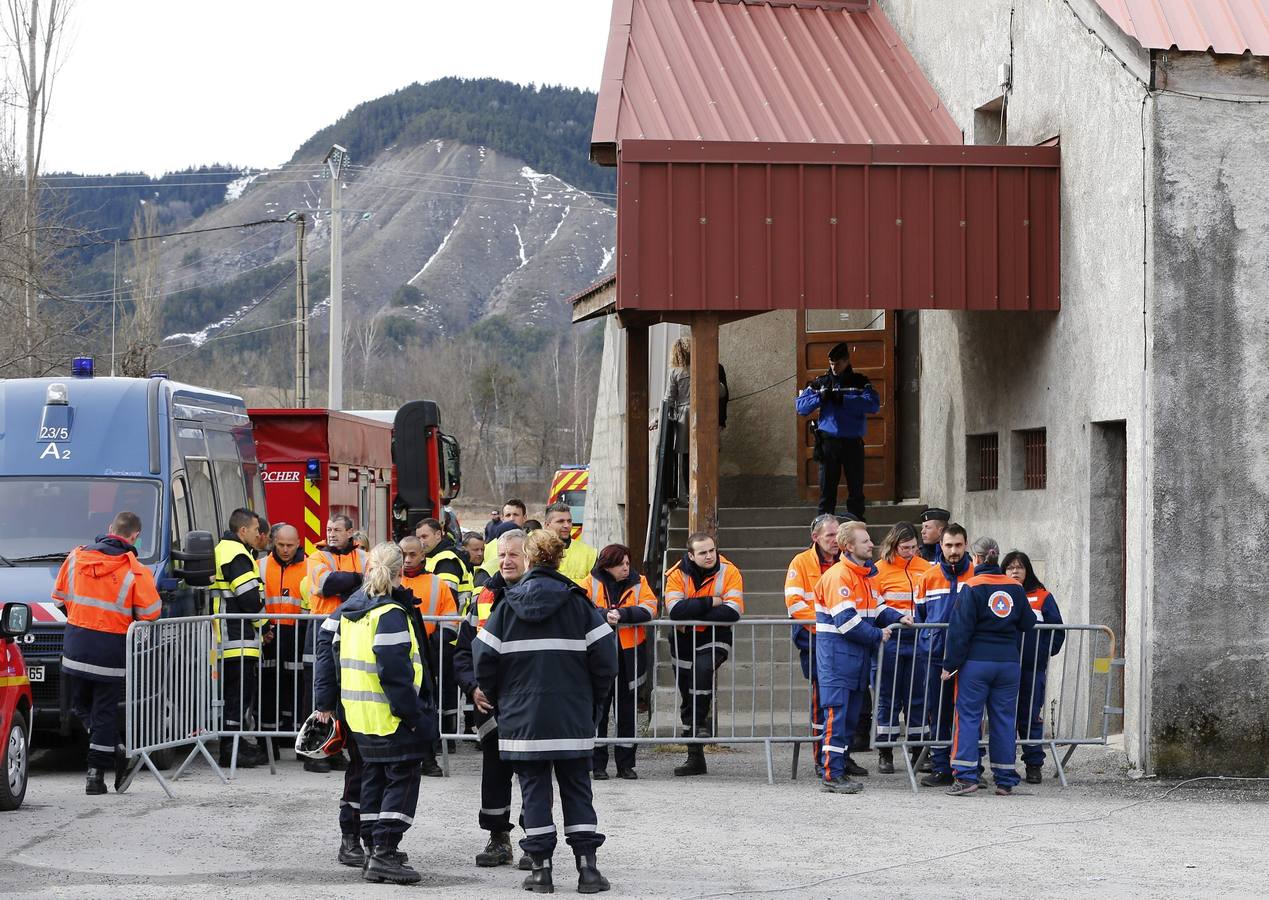 Sigue la búsqueda de los restos del avión de Germanwings