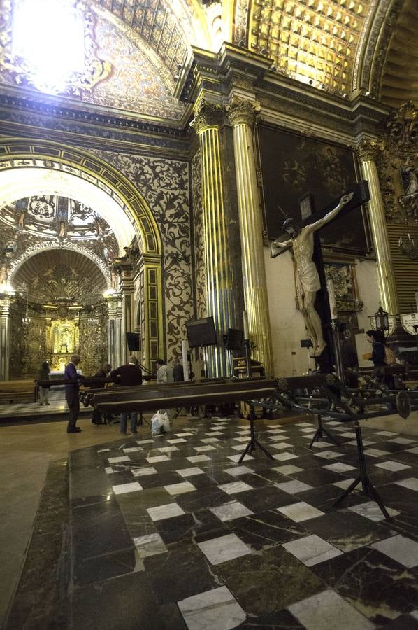 Preparativos del Cristo de la Buena Muerte