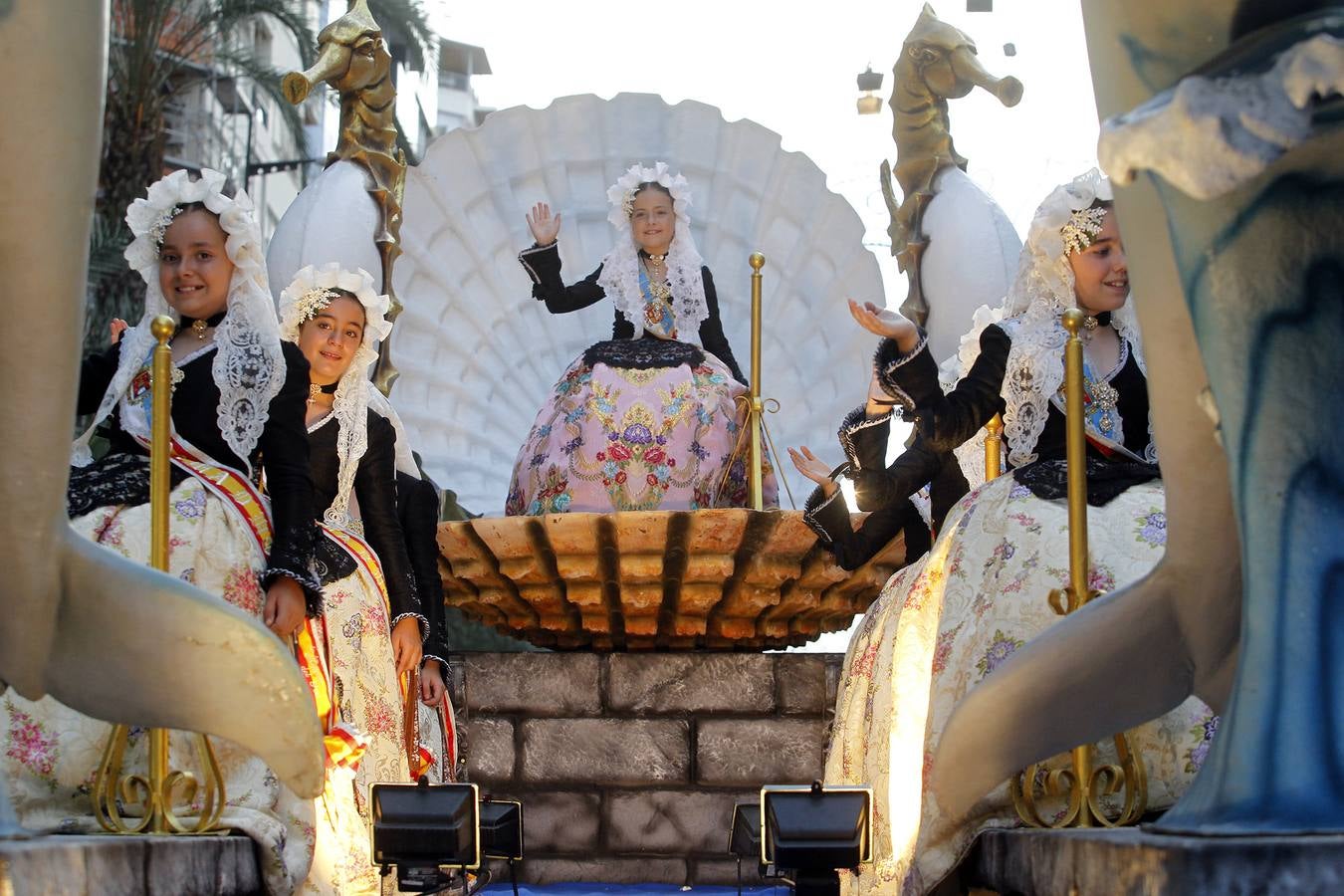 Desfile Folklórico internacional de Hogueras 2015