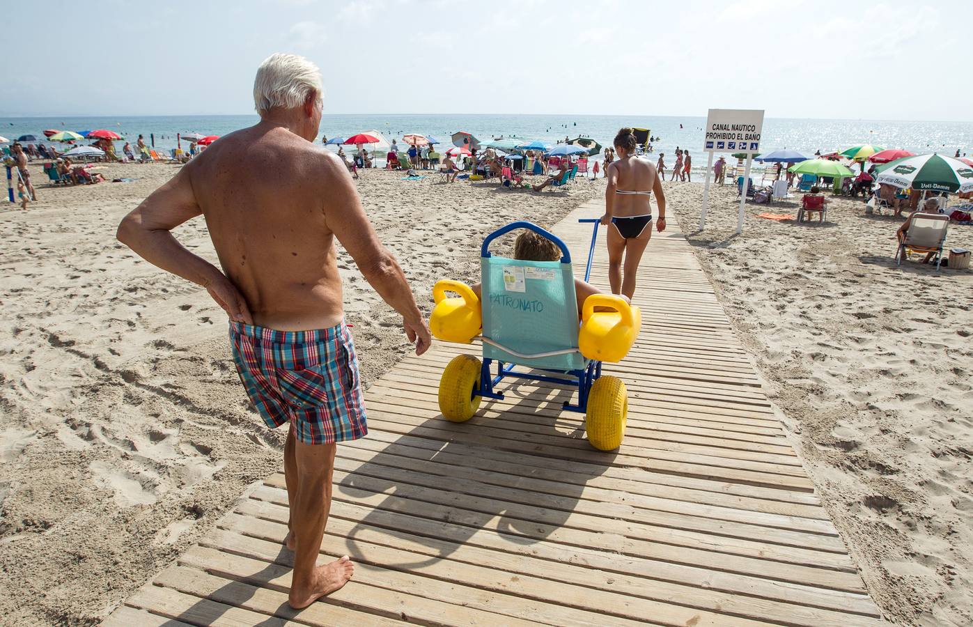 Echávarri visita la playa de San Juan