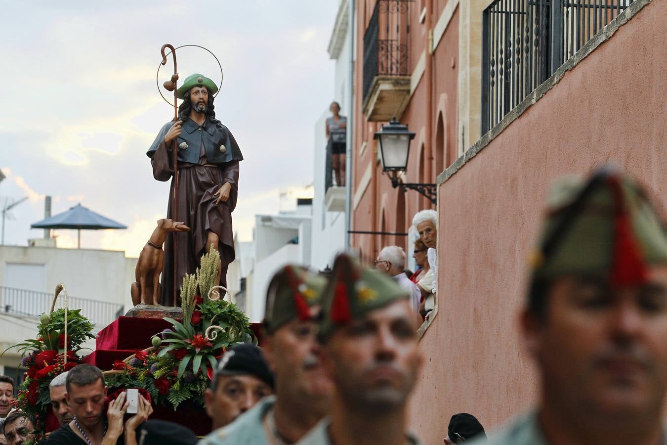 San Roque desfila por el casco antiguo