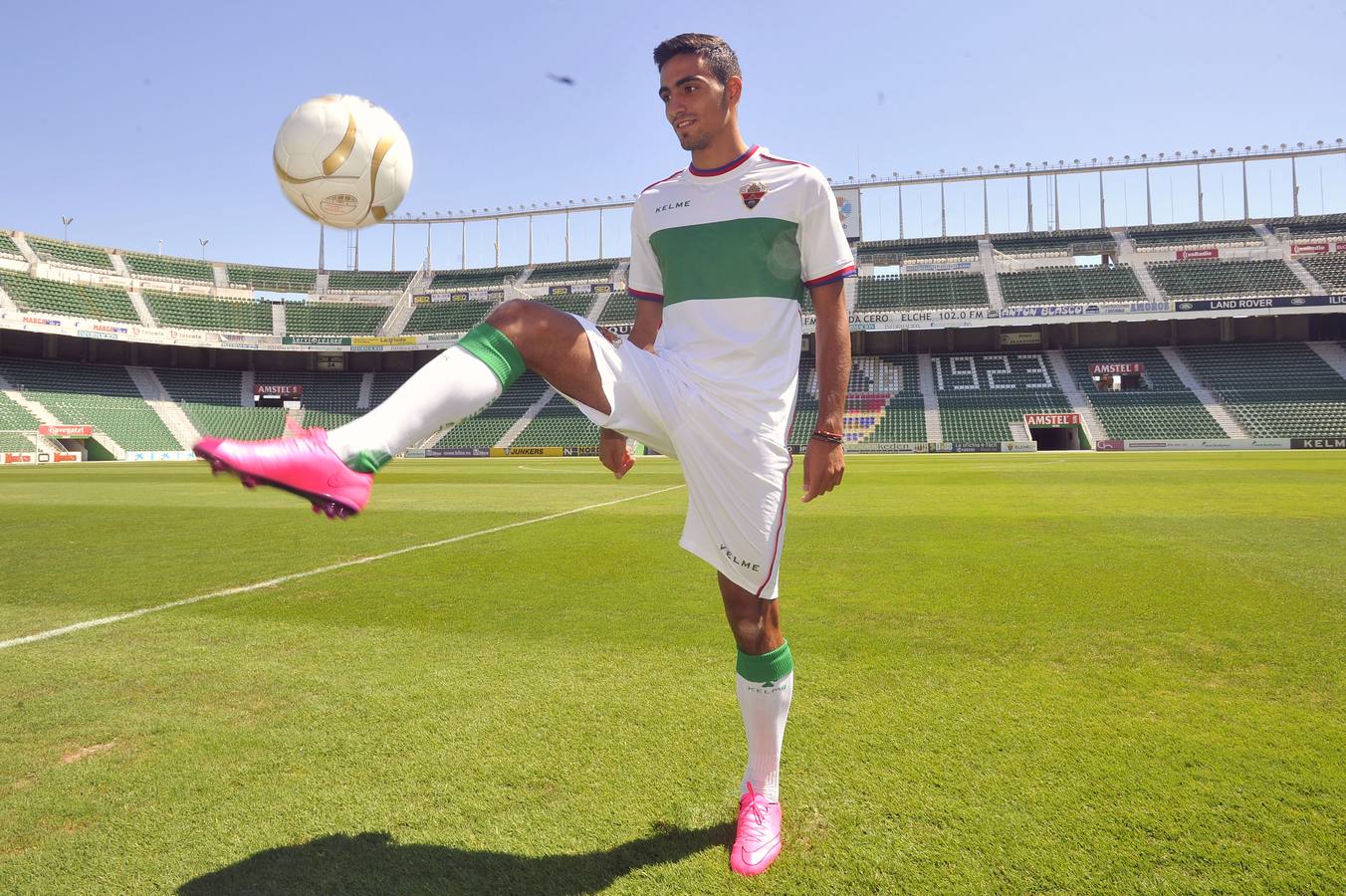 Presentación de Niko Vergos como nuevo jugador del Elche CF