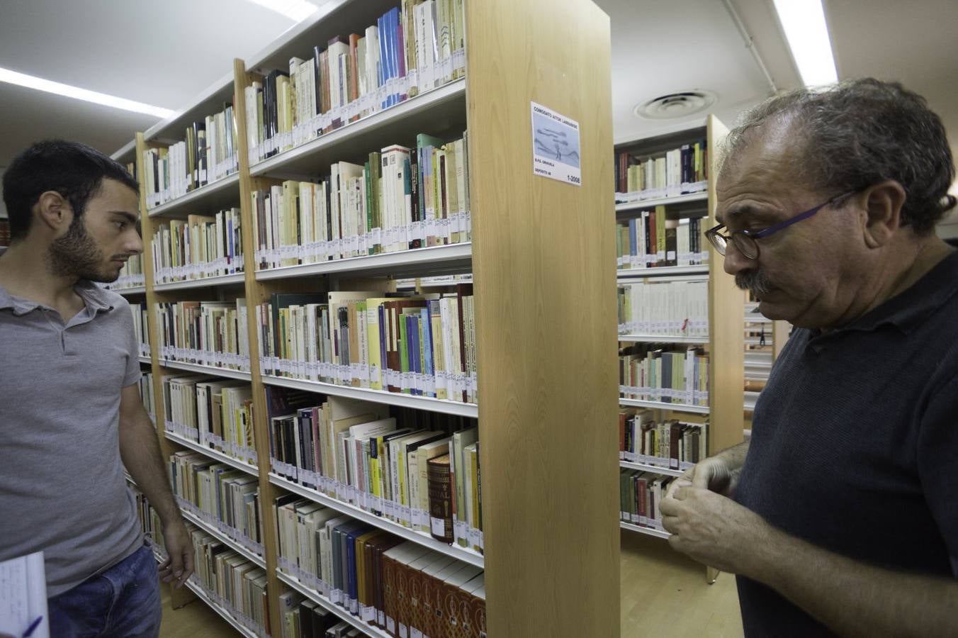 El director de la FMH cede cinco mil libros a la la biblioteca Fernando de Loaces