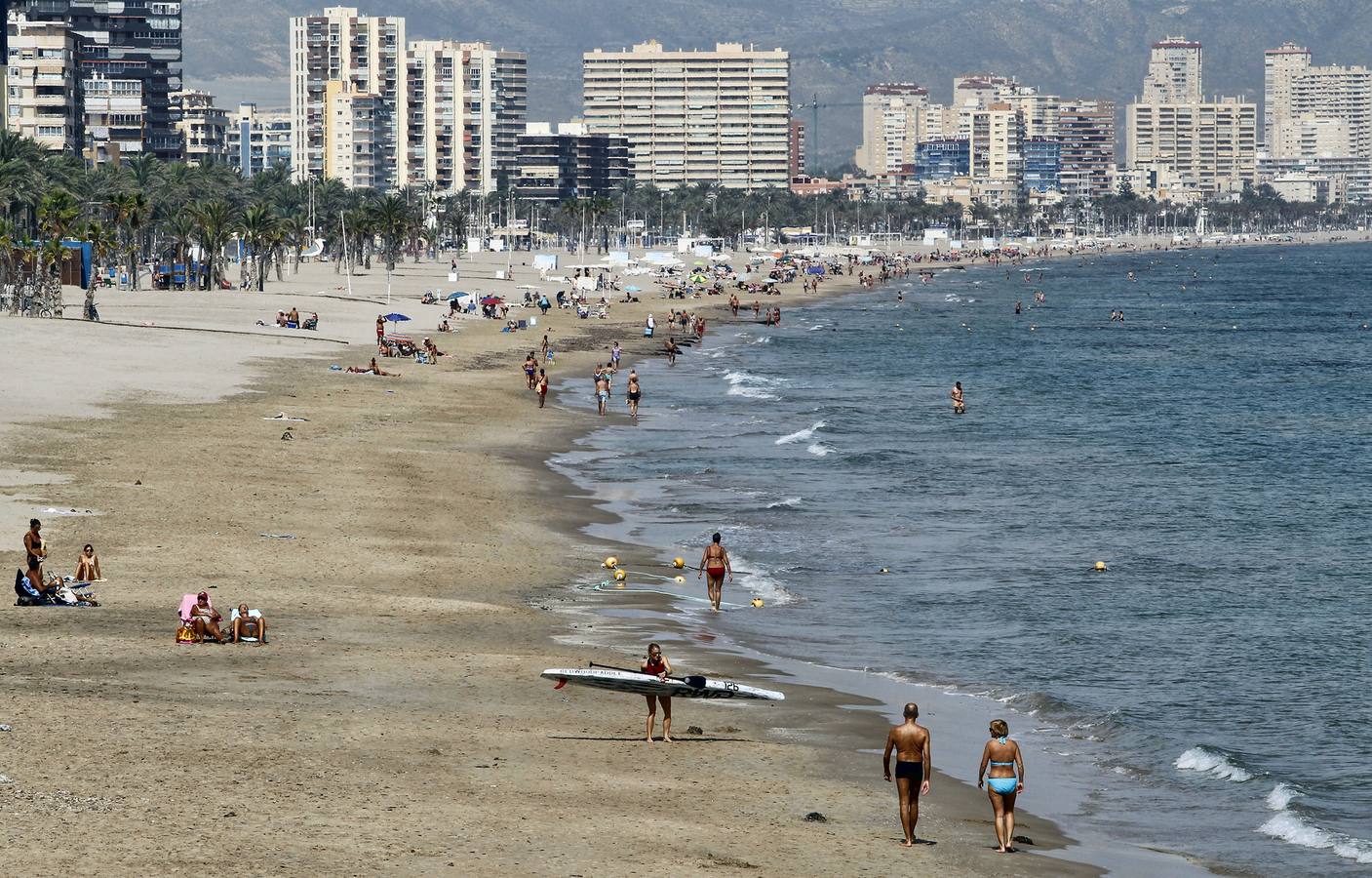 Un calor atípico llena las playas de nuevo