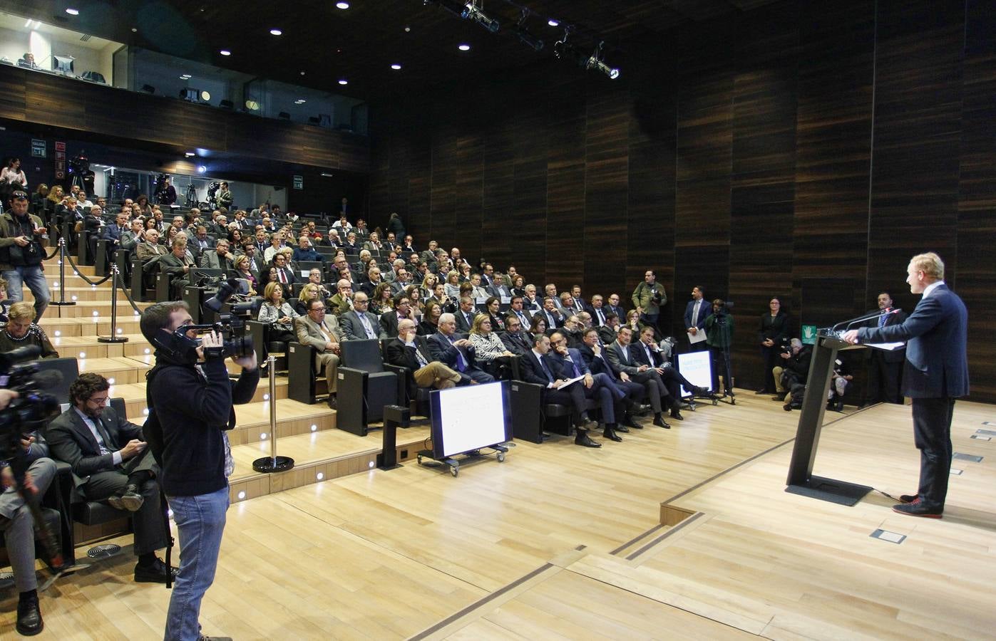 La UA lanza un foro para impulsar el área estratégica Alicante-Elche