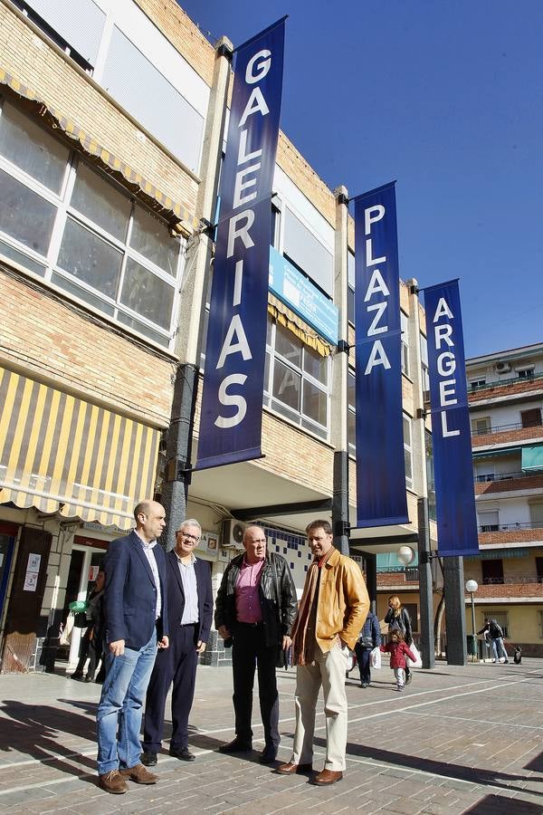 Echávarri visita las galerias de la plaza Argel