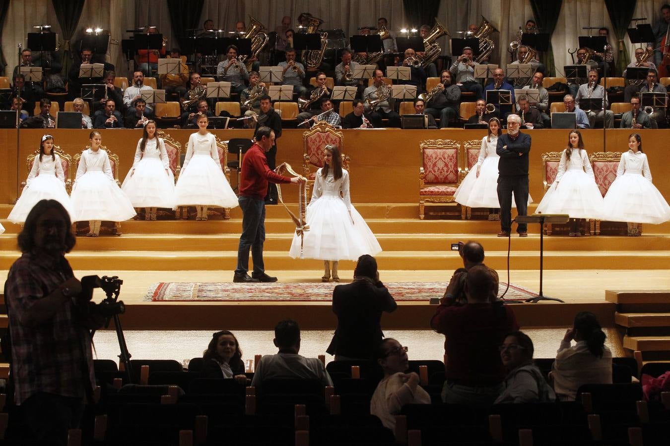Ensayo del acto de exaltación de las falleras mayores