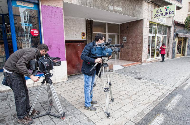 Un hombre muere tras acuchillar a su expareja y lanzarse por la azotea