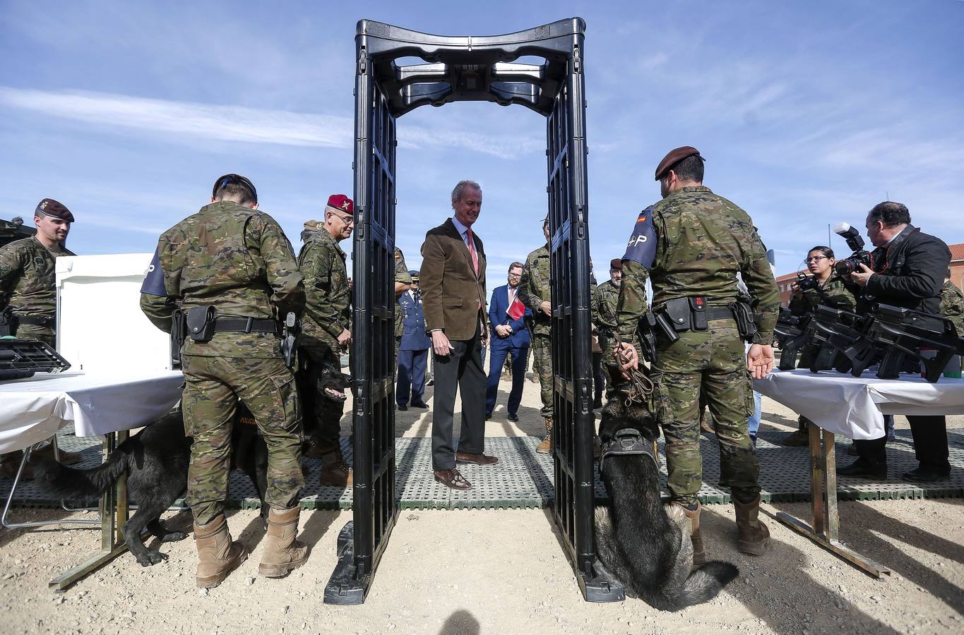 El ministro de Defensa, Pedro Morenés, visita el Cuartel General Terrestre de Alta Disponibilidad en Bétera