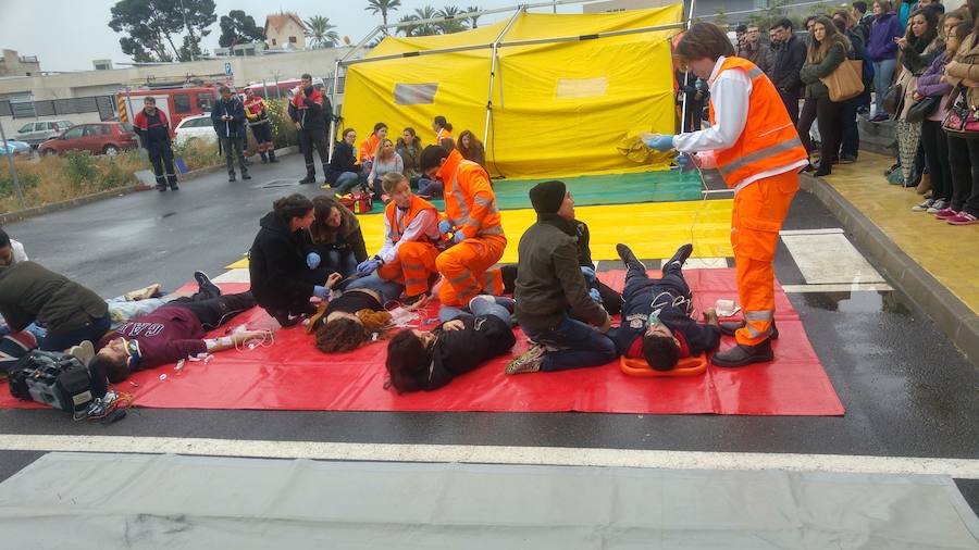 Simulacro de accidente de tráfico en el campus de Sant Joan