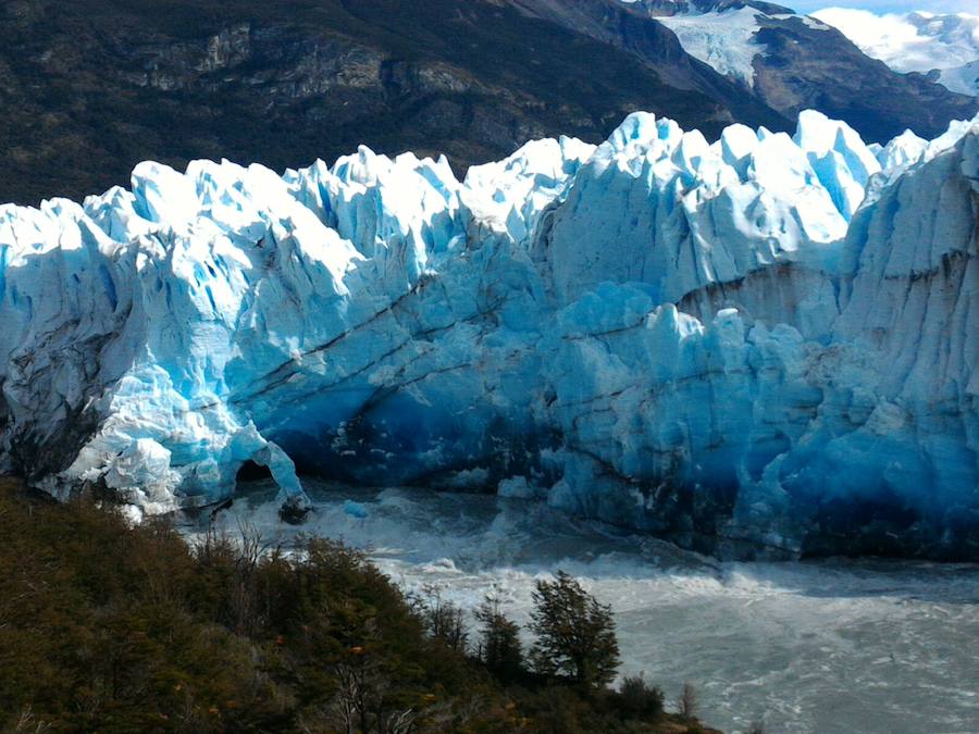 Derrumbe del arco de hielo del glaciar Perito Moreno