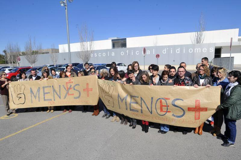 Protestas de profesores en las escuelas de idiomas de Alicante y Elche