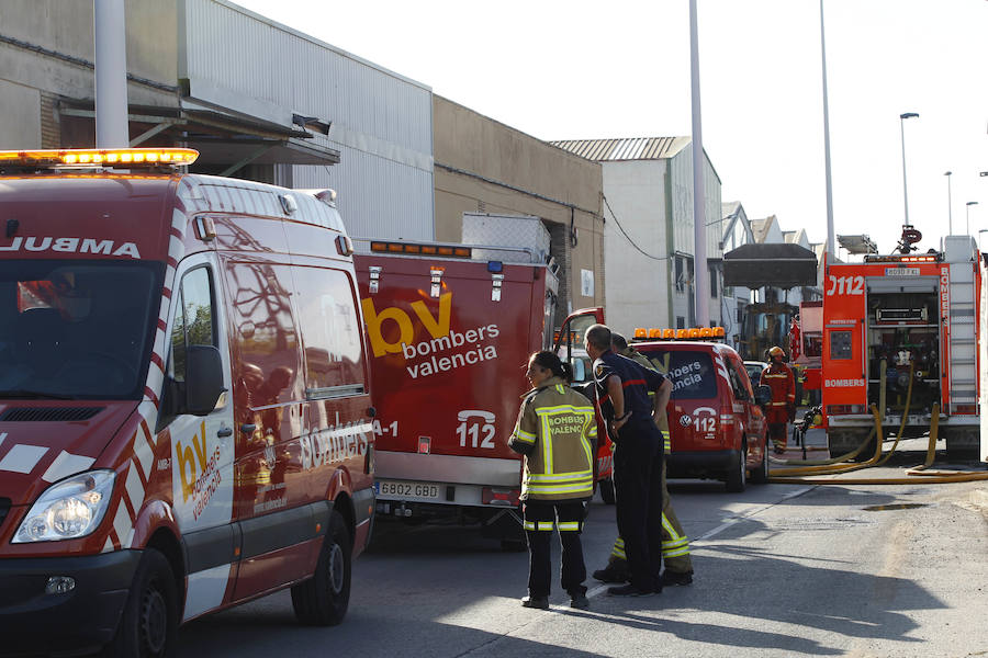 Incendio en un almacen de papel en Alboraya