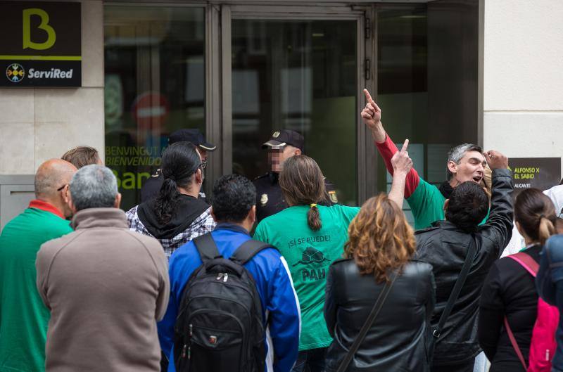 Protesta de la Plataforma Stop Desahucios en Alicante