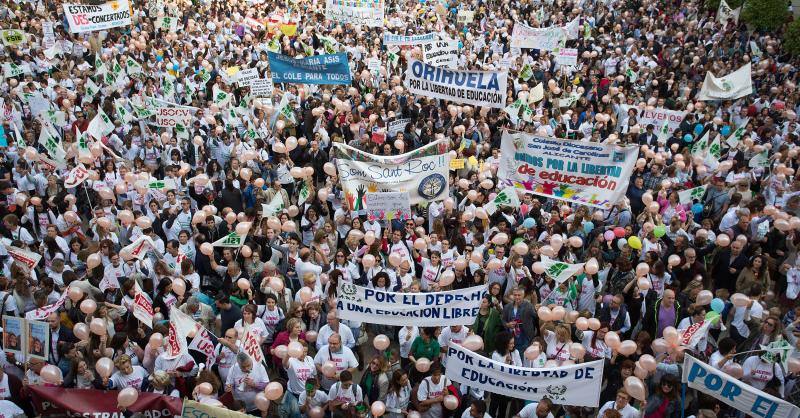 10.000 personas defienden la enseñanza concertada