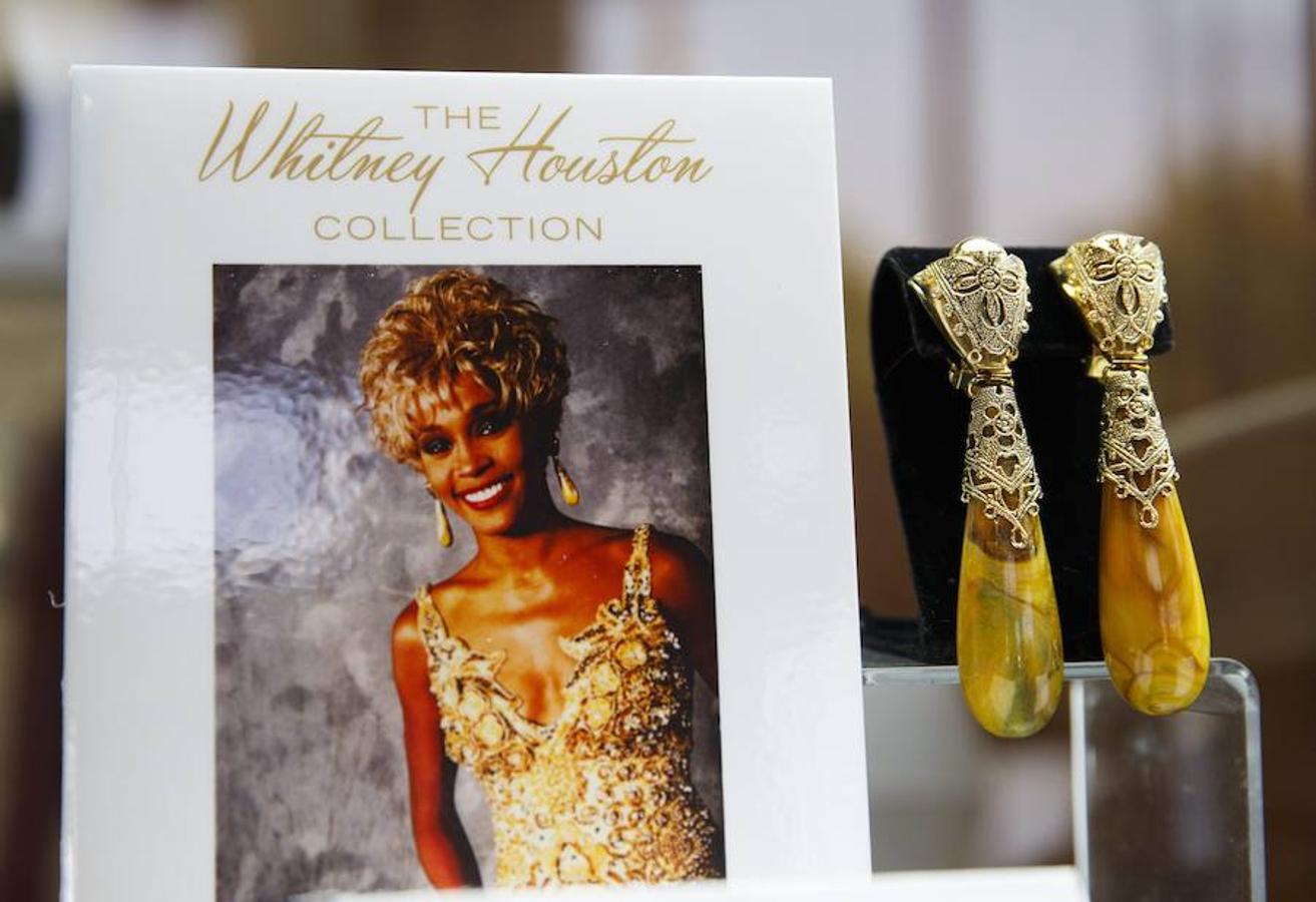 Fotos de los objetos personales de Whitney Houston que salen a subasta