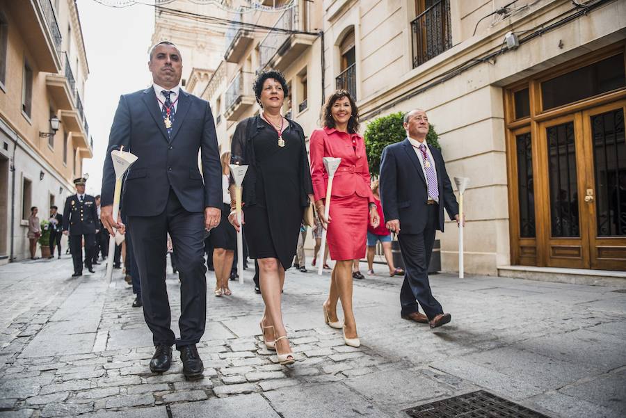 Procesión y coronación de la Virgen María