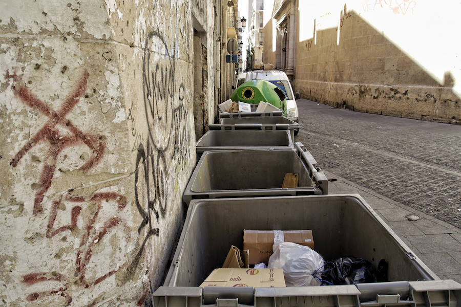 Alicante recoje firmas para mejorar la limpieza