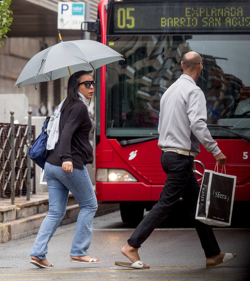 La lluvia hace acto de presencia en Alicante