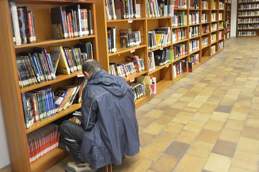 Visita del alcalde del Elche a la Biblioteca San José