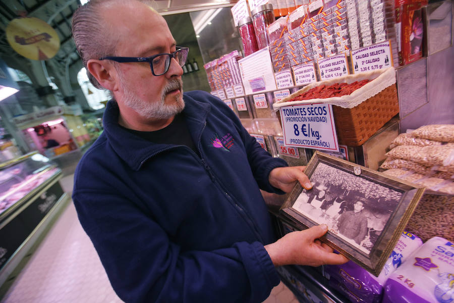 Fotos de los vendedores históricos del Mercado Central de Valencia