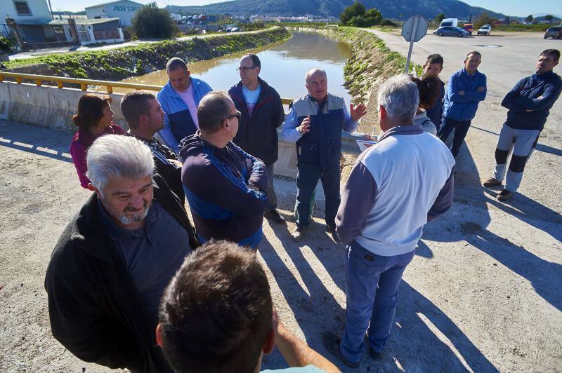 Vecinos muestran los daños del temporal en Molins