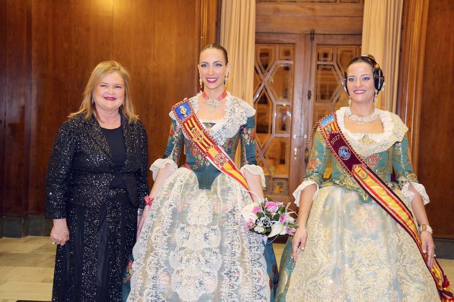 Fotos de las falleras en el Ateneo Mercantil de Valencia