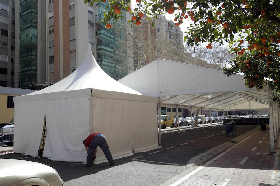 Fotos de las primeras carpas falleras en las calles