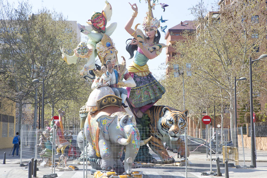 Fotos de la plantà de las fallas de Sección Primera