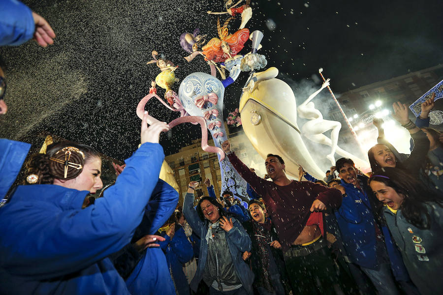 Fotos de la celebración en L'Antiga de Campanar, mejor falla de Especial de 2017