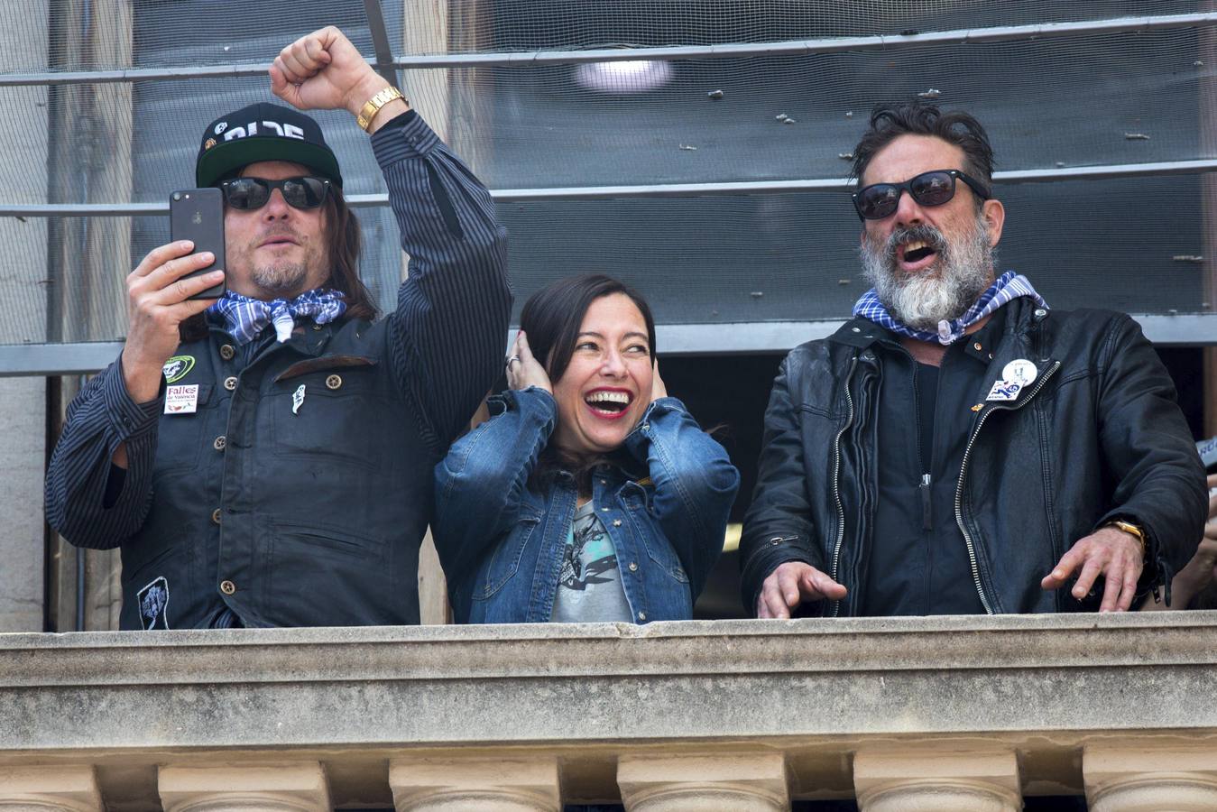 Los actores de Daryl y Negan, de 'The Walking Dead', en la mascletà de Valencia