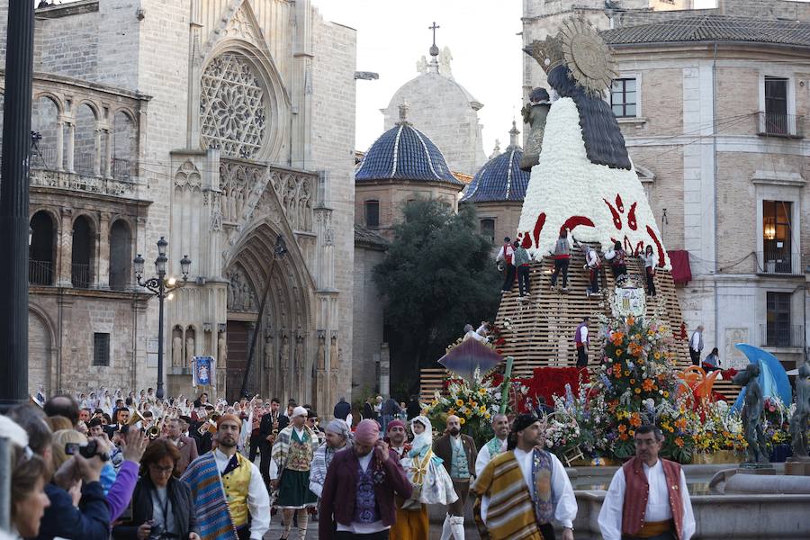 Fotos de la Ofrenda de las Fallas 2017 de hoy viernes (2)