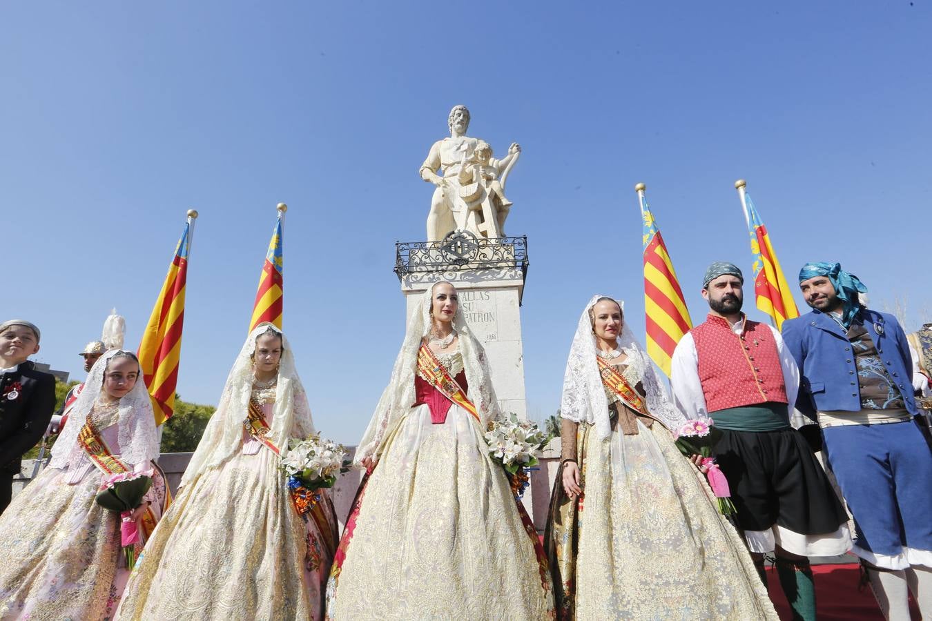 Fotos de la ofrenda a San José de las Falleras Mayores 2017