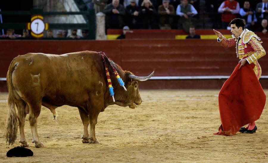 Fotos de la décima corrida de toros de la Feria de las Fallas 2017