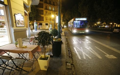 Giuseppe Grezzi prohibió aparcar en el carril bus con el voto de sólo cinco asociaciones de vecinos