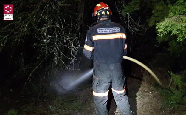 Los bomberos extinguen cuatro pequeños incendios en Castellón