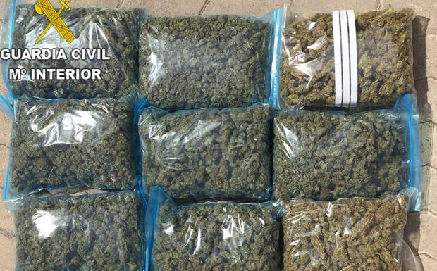 Nueve detenidos por vender marihuana y robar a otros narcotraficantes en Rotglá, Corbera y Carcaixent