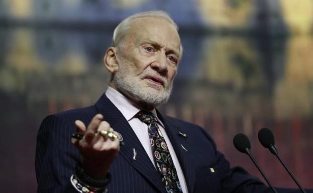 Buzz Aldrin presenta su plan para llegar a Marte en 2039