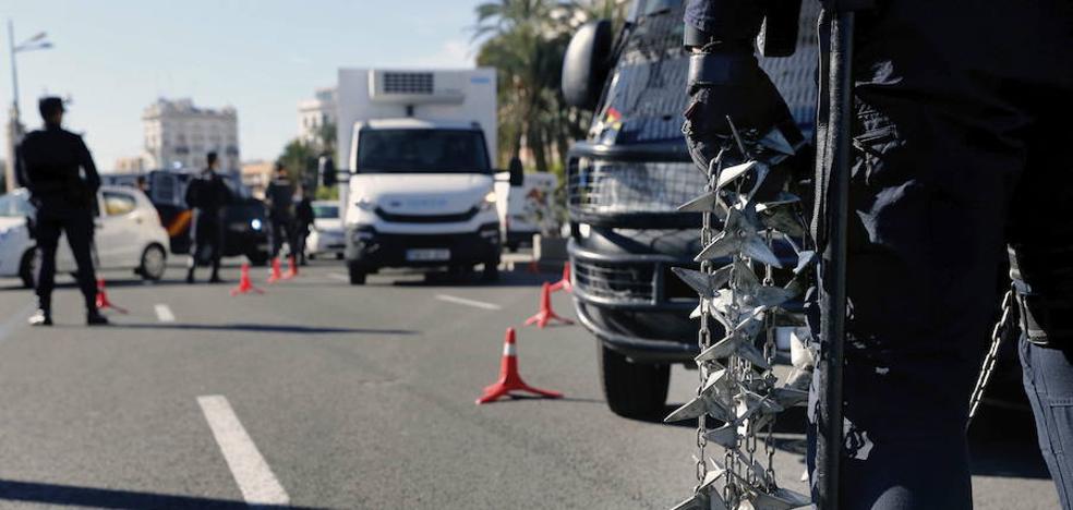 Un hombre se saltó un control policial e intenta atropellar a dos policías en Sagunto