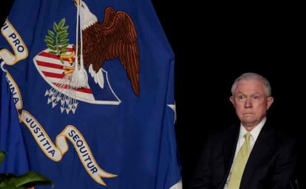 Sessions habría ofrecido a Trump su dimisión como fiscal general