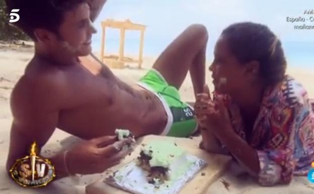 Kiko y Gloria Camila disfrutan de la primera hora sin cámaras de 'Supervivientes 2017'