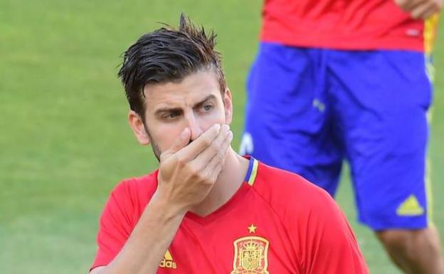 El 'déjà vu' de Piqué, silbado también en Murcia